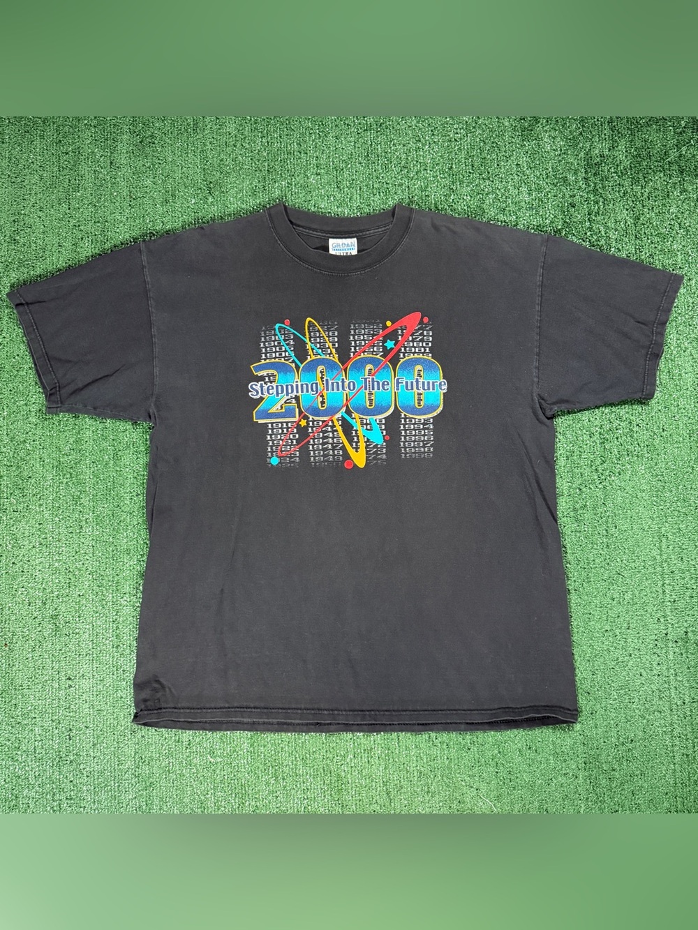 Vintage Gildan 2000 Stepping Into The Future Graphic T-Shirt Black XL
